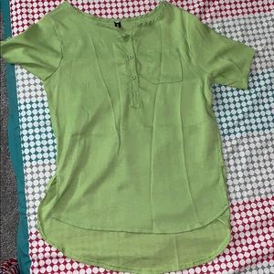 Women Green top. Size small